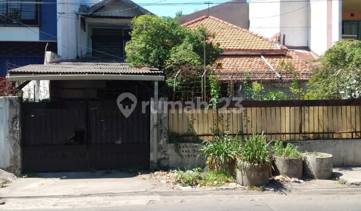 Rumah Jalan Patua, Pusat Kota Surabaya, Dekat Kalibutuh, Lokasi Stategis