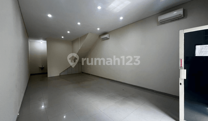 Dijual Ruko Rungkut Asri Tengah 3 Lantai Kondisi Bagus Terawat Siap Pakai, Cocok untuk Usaha Maupun Kantor
