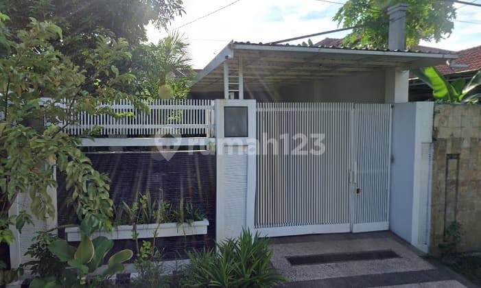 Rumah Second Terawat di Ketintang Baru, Minimalis 1,5 Lantai, Dekat Raya A Yani, Kampus Unesa