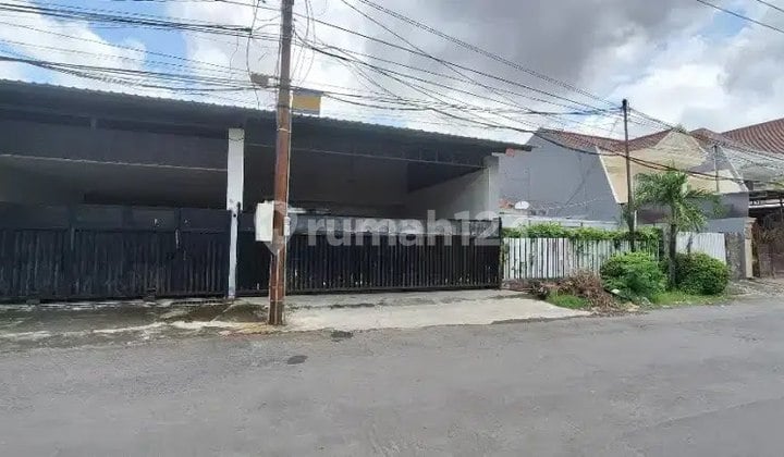 Manyar Rejo Row House, Wide Street, Suitable for Office, Showroom