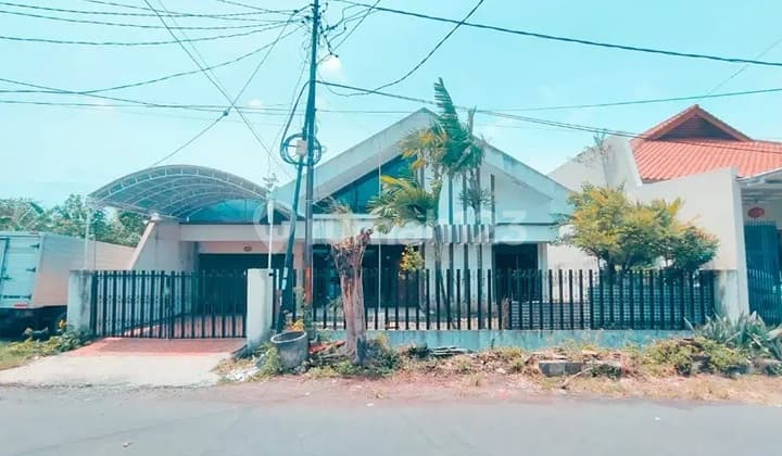 Dharmahusada Indah Kawasan Elite Dekat Galaxy Mall, Strategis