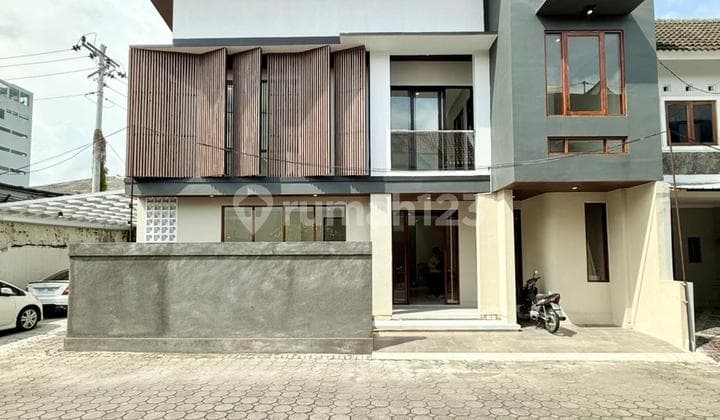 Rumah Mewah Di Dalam Perumahan Dekat Dengan Kampus Upn, Amikom, Atmajaya, Ykpn Yogyakarat