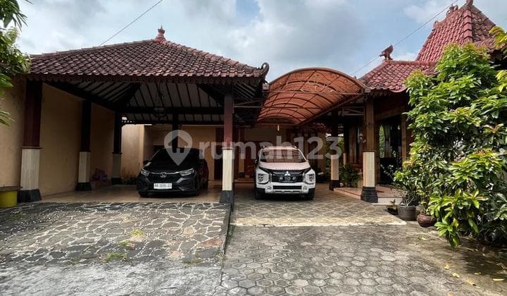 Spacious Classic Fully Furnished House Near Pleret Market Bantul Yogyakarta