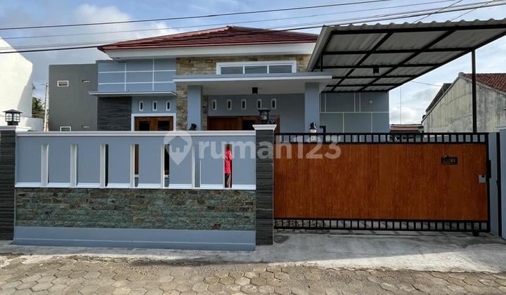 Minimalist New House with Sweet Design Near Polres Sleman, Magelang Road, Triharjo