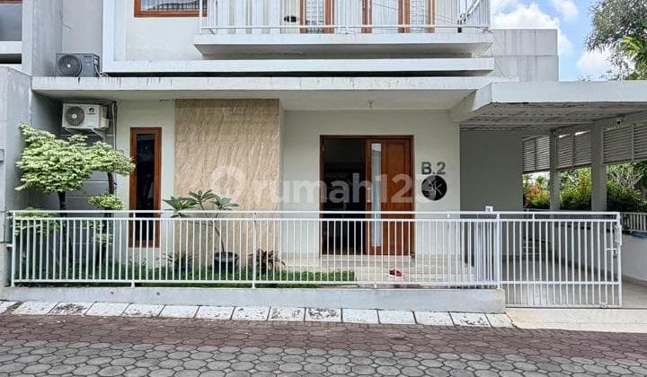 Rumah Mewah Full Perabot di Dalam Perumahanone Gate System Dekat Jec dan Amplas Yogyakarta