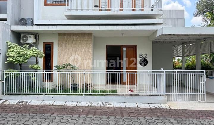 Rumah Mewah Full Perabot di Dalam Perumahanone Gate System Dekat Jec dan Amplas Yogyakarta