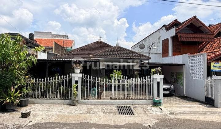 Rumah Dengantanah Luas Terawat Didalam.ringroad Dekat Kampus Unisa Gamping Sleman Yogyakarta