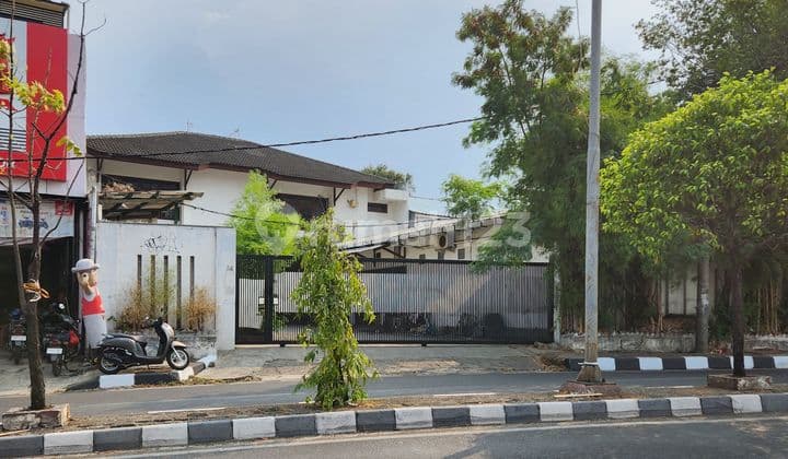 RUMAH, di JL MERUYA RAYA 2LT