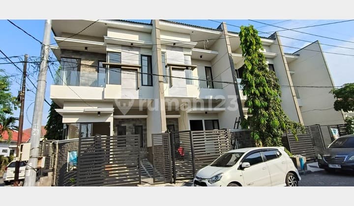 Rumah Baru Row Lebar harga 1 m an di dekat ITS Mulyosari Prima sutabaya