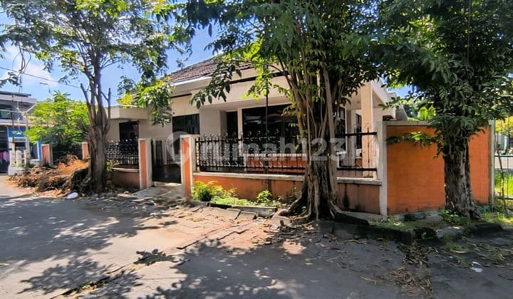 Tengah Kota, Rumah Larasati Dekat Jl.indrapdasta Semarang