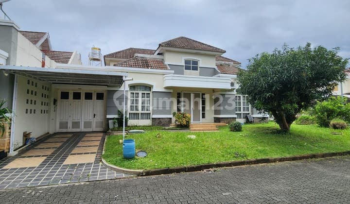 Rumah Hook Graha Padma, Mewah Luas Siap Huni