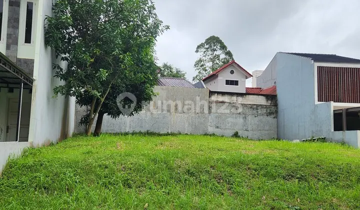 Graha Taman Bunga Bsb City Plot, In Front of the Park