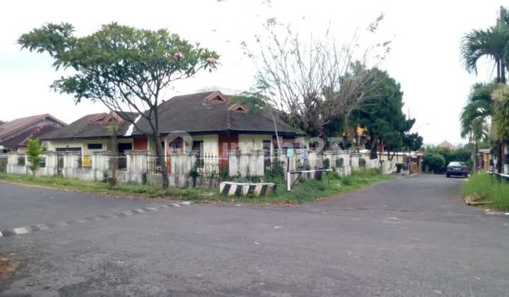 Rumah 1 lantai Butuh Renovasi SHM di Perumahan Villa aster