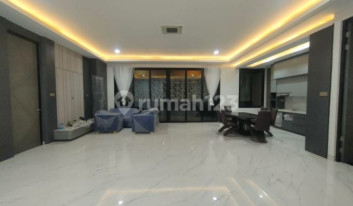 Rumah Baru Gres 1 lantai full furnished SHM hadap Timur di Perumahan Graha Candi Golf