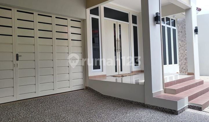 New Gres SHM House on Rejomulyo Street, just a step away from Dr. Cipto Road.