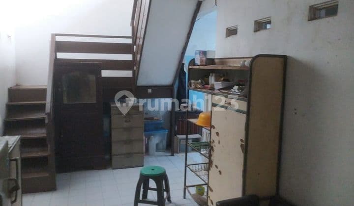 Rumah Butuh Renovasi 2 Lantai SHM di Jl Mugas Dalam