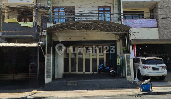 Ruko 2 Lantai Butuh Renovasi Luas Bangunan 250m2 Tengah Kota SHM