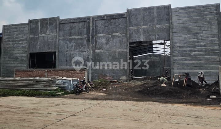 Gudang Baru Gres di Kawasan Industri Candi