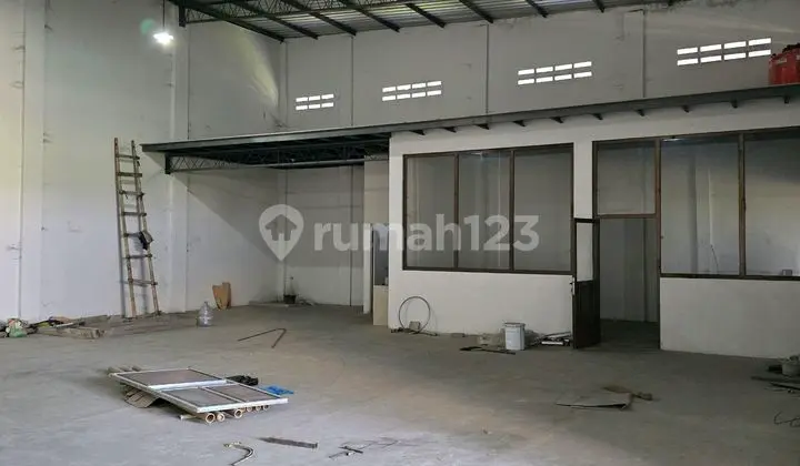 Gudang Baru Gres Ada Loading Dock di Semarang Timur