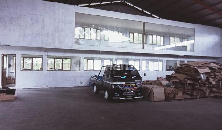 Ready-to-Use Warehouse with Loading Dock and Spacious Parking in Salatiga.