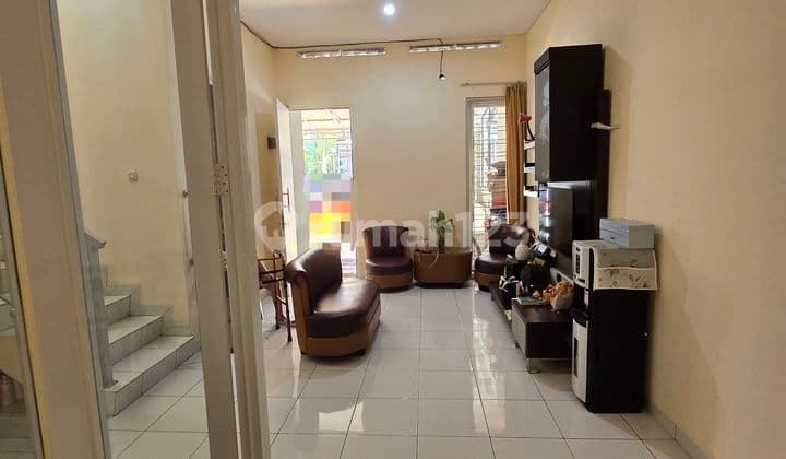 Rumah 2 Lantai SHM Sudah Renovasi di Perumahan Mutiara Supriyadi