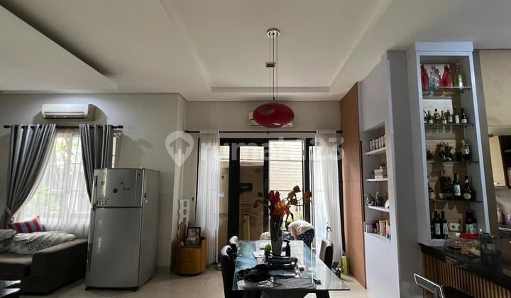 Jual Cepat !!! Rumah Huk 2,5 Lantai Di Taman Osaka, Lippo Karawaci... Siap Huni....