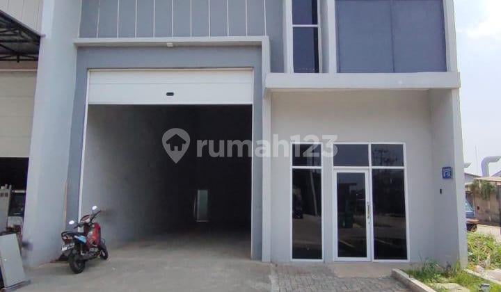 Sell Fast Tritonville Warehouse in Batuceper Daan Mogot, Good Condition Ready to Use.