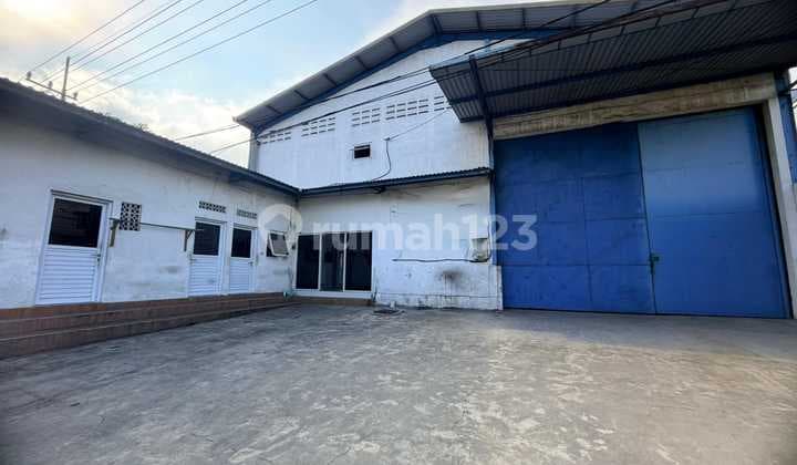 Ready-to-Use Warehouse on Zero Kilometer Lidah Wetan Main Road !!