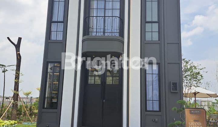 RUMAH 2 LANTAI MANSION NINE, PERBATASAN GRESIK SURABAYA