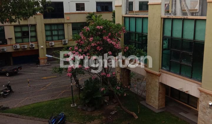 RUKO 3 LANTAI PLASA SEGI 8 DEKAT TOL