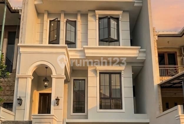 Nego! 3 Lantai! Dijual Rumah Graha Famili! Baru Gress