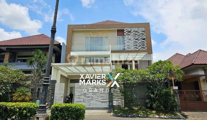 Dijual Rumah Mewah Full Funrished 3 Lantai Ada Kolam Renang di Istana Dieng, Malang