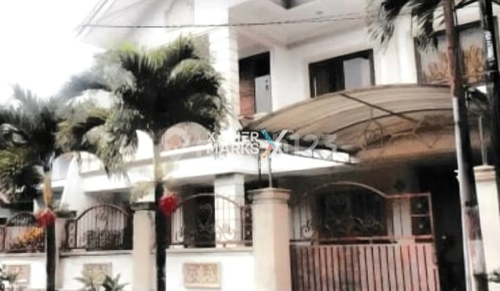 Dijual Rumah 2 Lantai Area Bunga Bunga di Tengah Kota Malang