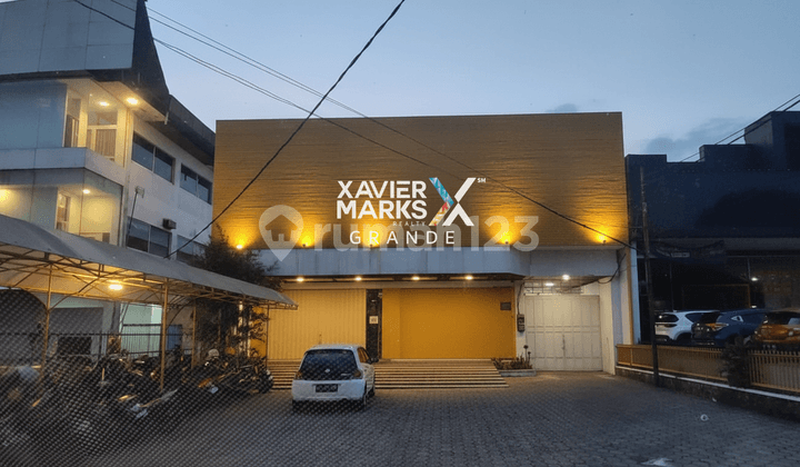 For Rent: 2-Story Ex-Car Showroom Office Building in the City Center of Malang