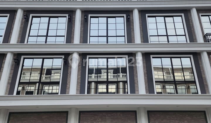 Termurah Se Planet! Brand New ! Ruko Edu City Pik2 4,5X12,5 3 Lantai Siap Huni