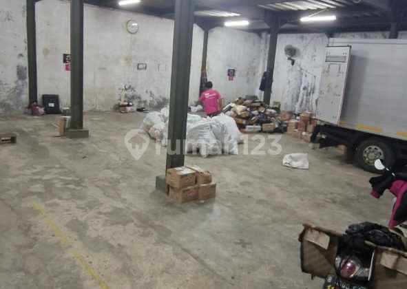 AXL! FRONT ACCESS TOLL GATE! Beside the main road!! Strategic Building in West Cikarang, area 410m2