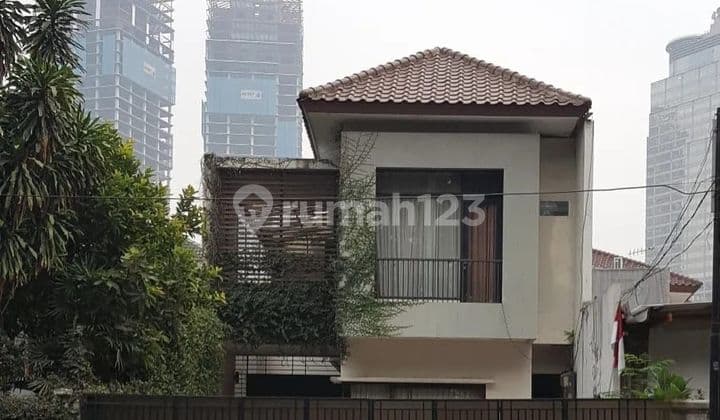 Dijual Rumah kos 2 lantai di Menteng SHM
