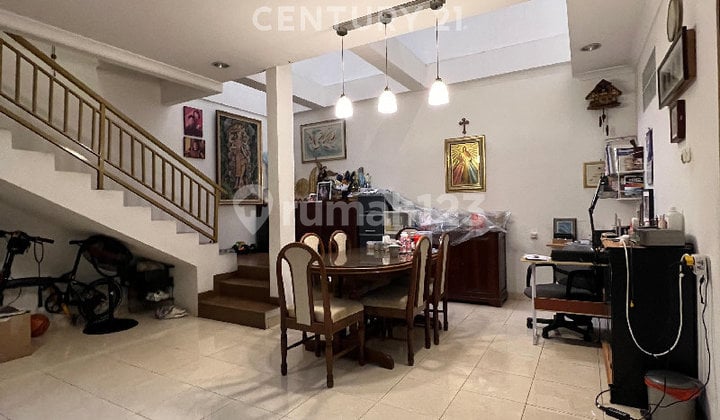 Rumah Nyaman Siap Huni 2 Lantai di Pulomas Jakarta S9252