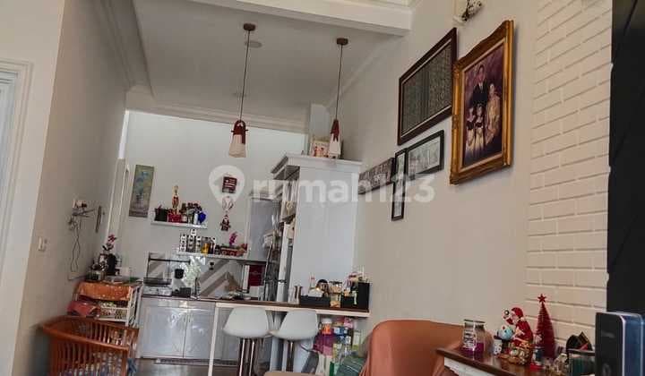 Rumah Gaya Classic Dalam Cluster di Jgc Cakung, Jakarta S8824