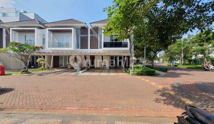 Di jual rumah hoek 2lantai Puri Riviera at Metland