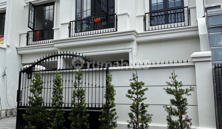 Rumah Mewah American Classic Cempaka Putih Tengah Jakarta Pusat