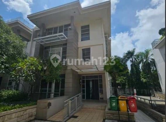 Rumah Hoek 4 Lantai di Garden House Cbd Pluit Jakarta Utara