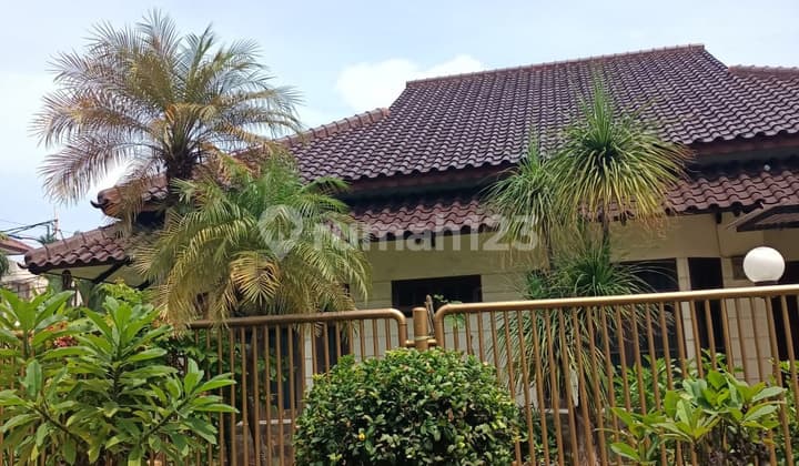 Rumah Hoek Harga Nego, Siap Huni Pulomas Jakarta Timur