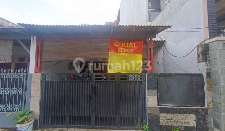 2-Story House with SHM in Johar Baru, Central Jakarta. Suitable for Boarding House, Flood-Free!