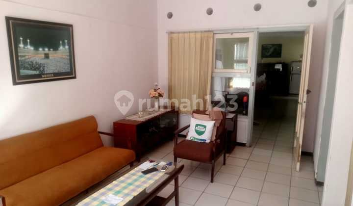 Rumah Terawat di Komplek Ciateul Bandung