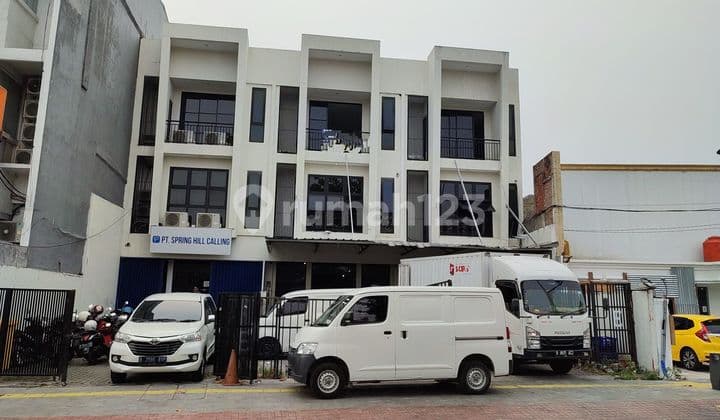Disewa Ruko Lokasi Strategis di Tebet Timur Jakarta Selatan