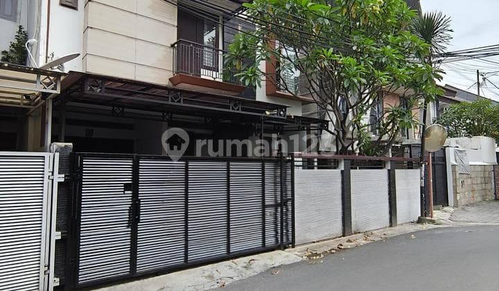 Dijual Kost 27 Kamar + Rumah Induk, Zona K1 Komersial