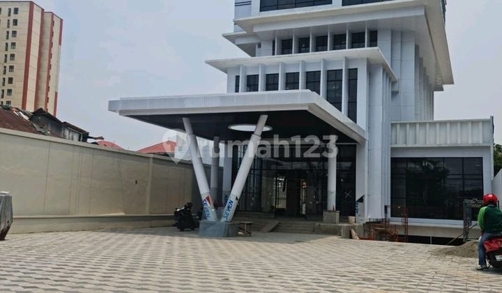 For Sale 7-Story Building + Basement in a Strategic Location
