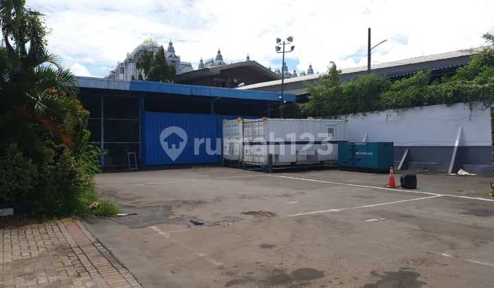 Warehouse for Rent Strategically Located on Yos Sudarso Street