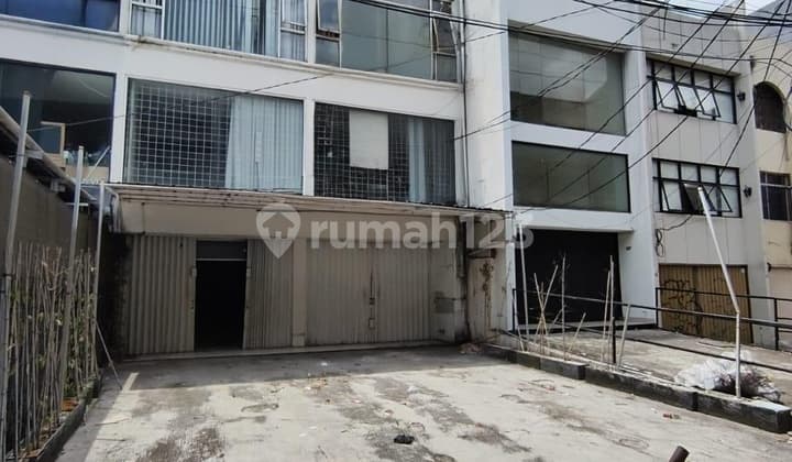 Disewakan Ruko Gandeng Lokasi Premium di Jalan Utama